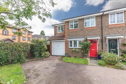 3 bedroom semi-detached house to rent, Kinnaird Close, Burnham SL1