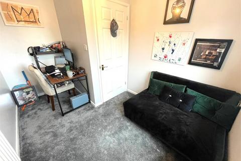 3 bedroom semi-detached house to rent, Kinnaird Close, Burnham SL1