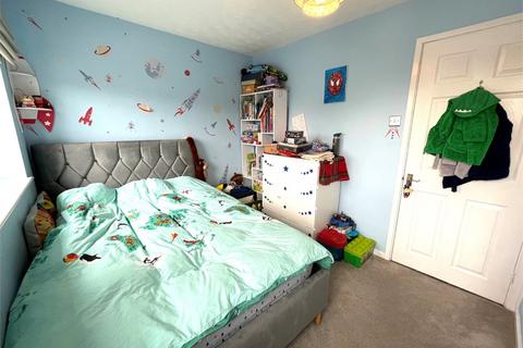 3 bedroom semi-detached house to rent, Kinnaird Close, Burnham SL1