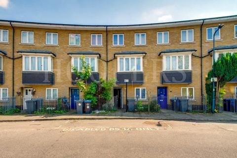 4 bedroom townhouse for sale, Chantry Crescent, London, NW10