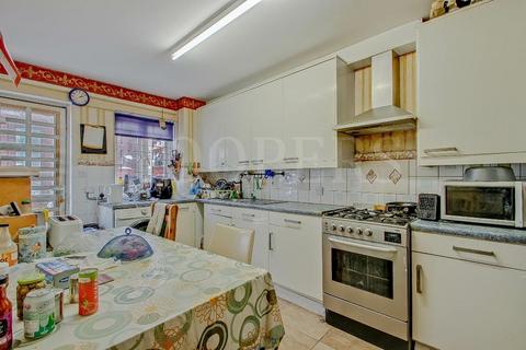 4 bedroom townhouse for sale, Chantry Crescent, London, NW10