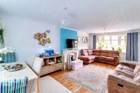 22 Brierfield Way, Mickleover, Derby, DE3 9ST