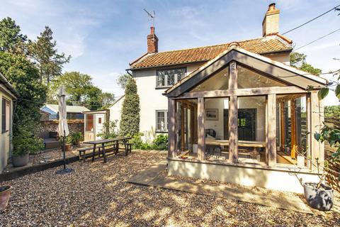 2 bedroom detached house for sale, Chain Free in Southrepps
