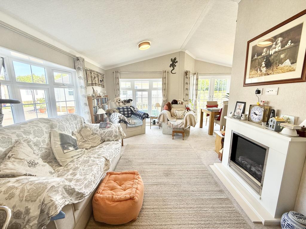 Lounge Diner (3).jpeg