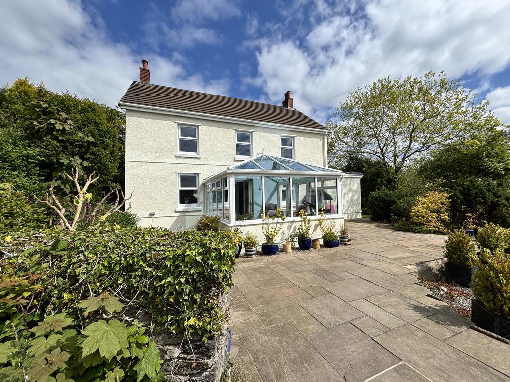 Penclippen Farmhouse - Accommodation