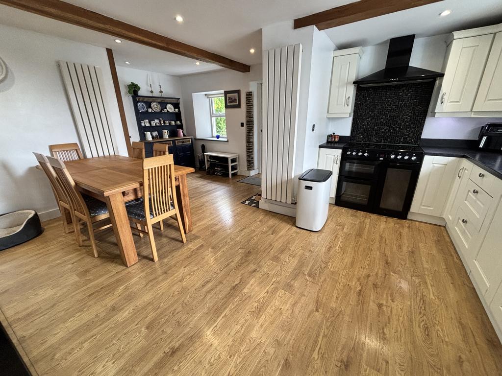 Kitchen/ Dining Room