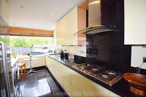 32 Westside, London, NW4 4XB