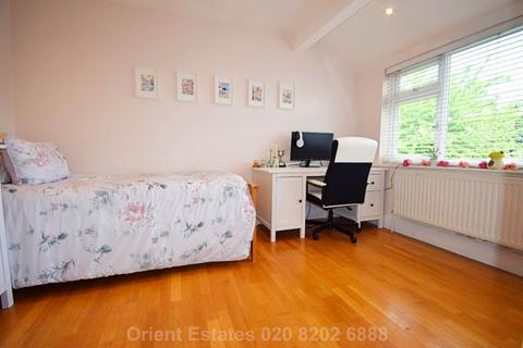 32 Westside, London, NW4 4XB