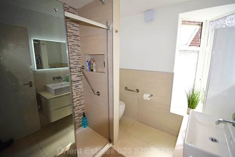 32 Westside, London, NW4 4XB