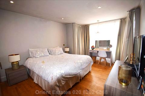 32 Westside, London, NW4 4XB