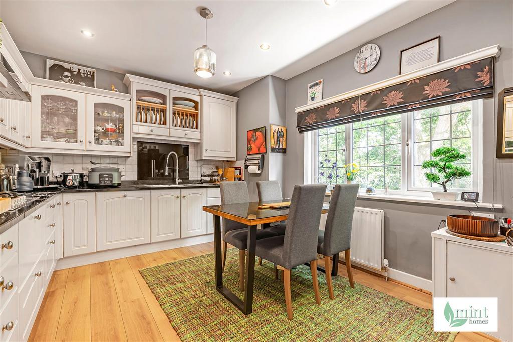 Mint homes-100 rivey lodge-kt14  21 .jpg
