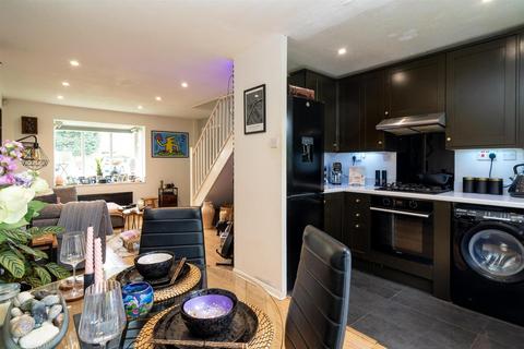2 bedroom semi-detached house for sale, Pinewood Close, Borehamwood WD6