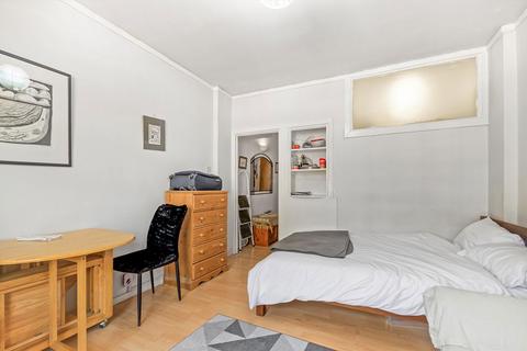 Studio to rent, Woburn Place, London WC1H