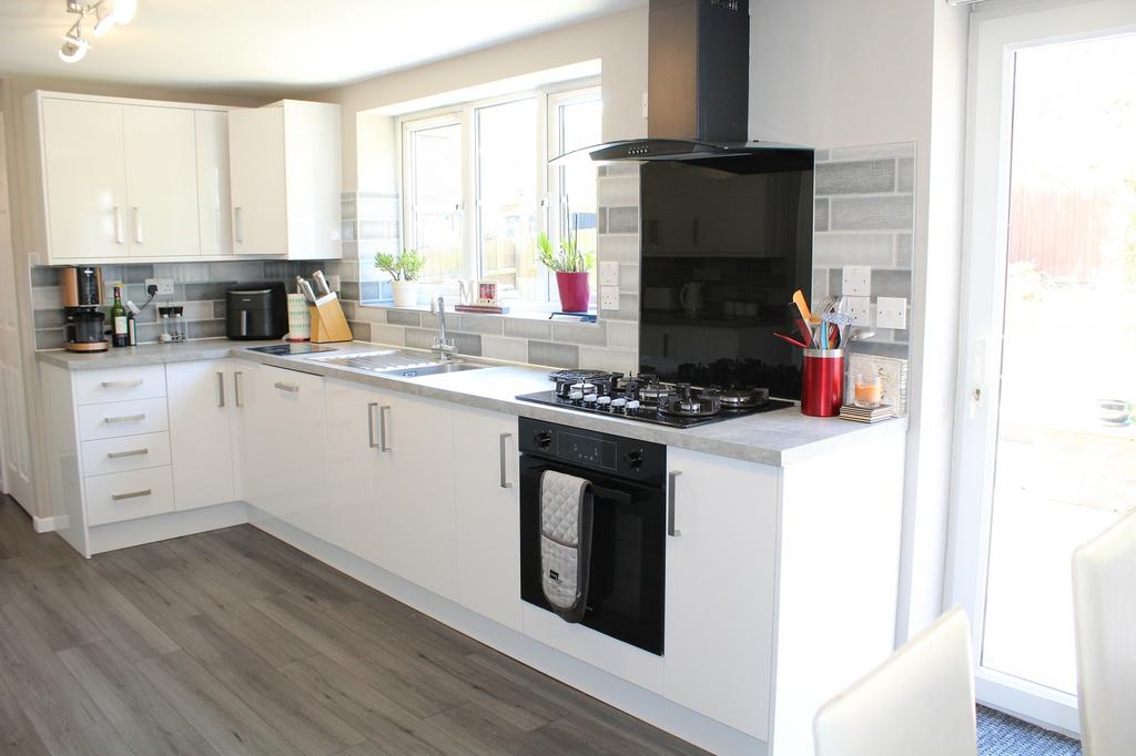 Fitted Kitchen Picture 3