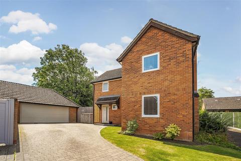 4 bedroom detached house for sale, Amberley Gardens, Bedford