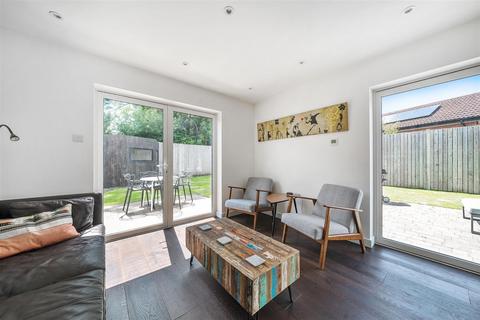 4 bedroom detached house for sale, Amberley Gardens, Bedford