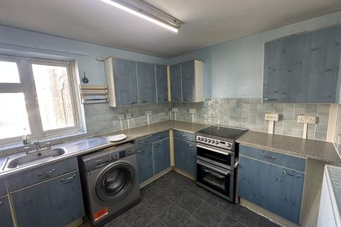 2 bedroom flat to rent, Convent Way, Southall UB2