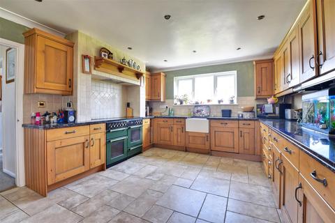 4 bedroom detached house for sale, Standard Hill, Ninfield, Battle
