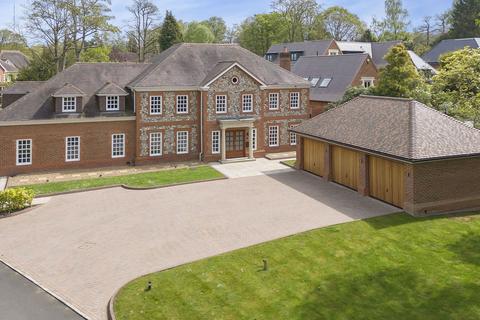 2 Roman Grange, Sutton Coldfield, B74 3GA