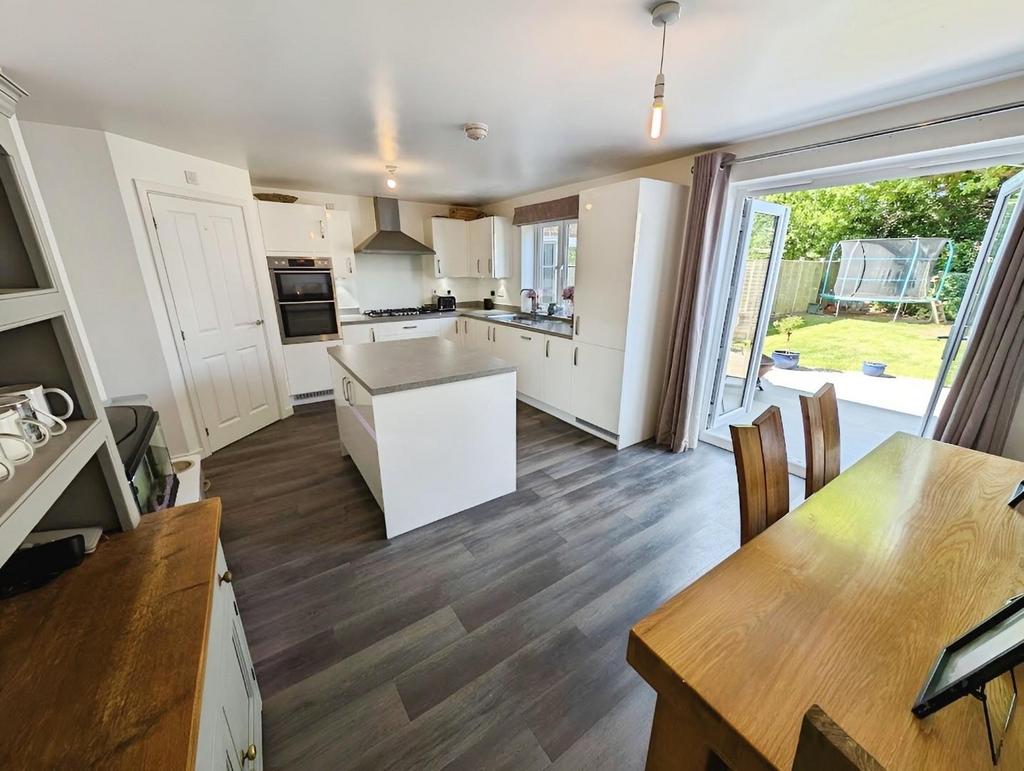 C3585d4d-kitchen.jpg