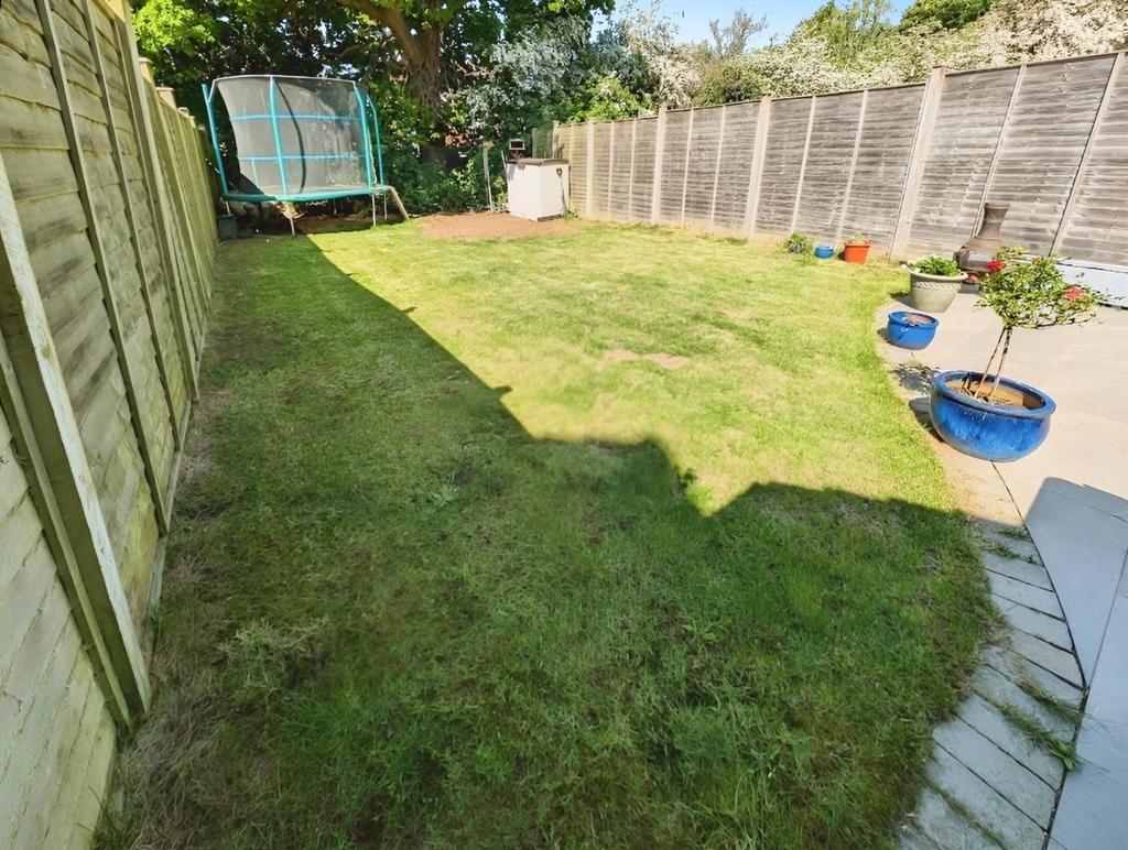 Ae5e8d00-lawn.jpg