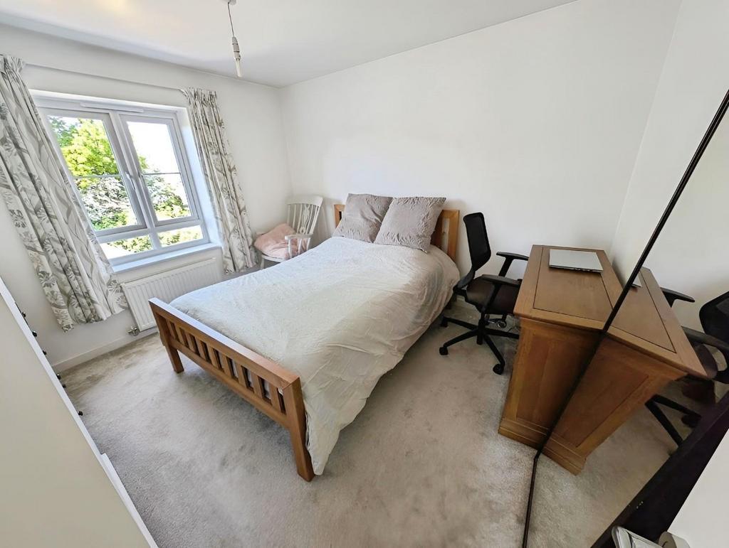 E0ae70fe-bed 202.jpg