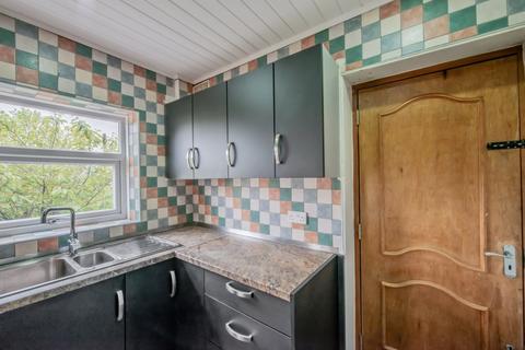 4 The Oval, Bradford, BD8 0AU