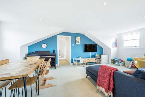 2 bedroom flat to rent, Bickerton Road, London N19