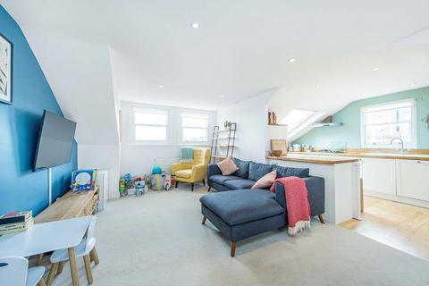 2 bedroom flat to rent, Bickerton Road, London N19