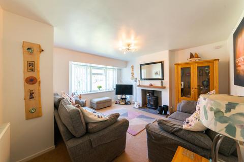 2 bedroom ground floor flat for sale, Waunfawr Gardens, Cross Keys, Newport. NP11
