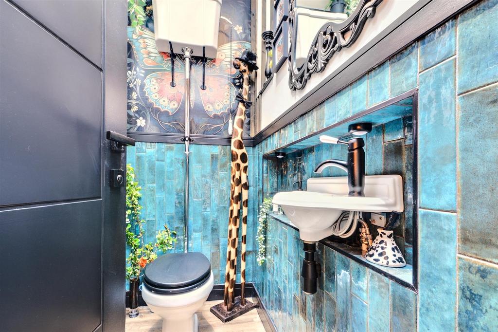 Cloakroom/wc