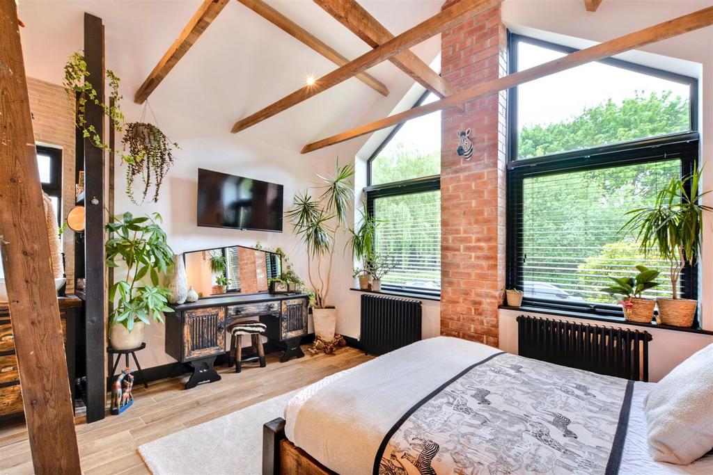 Principal bedroom suite
