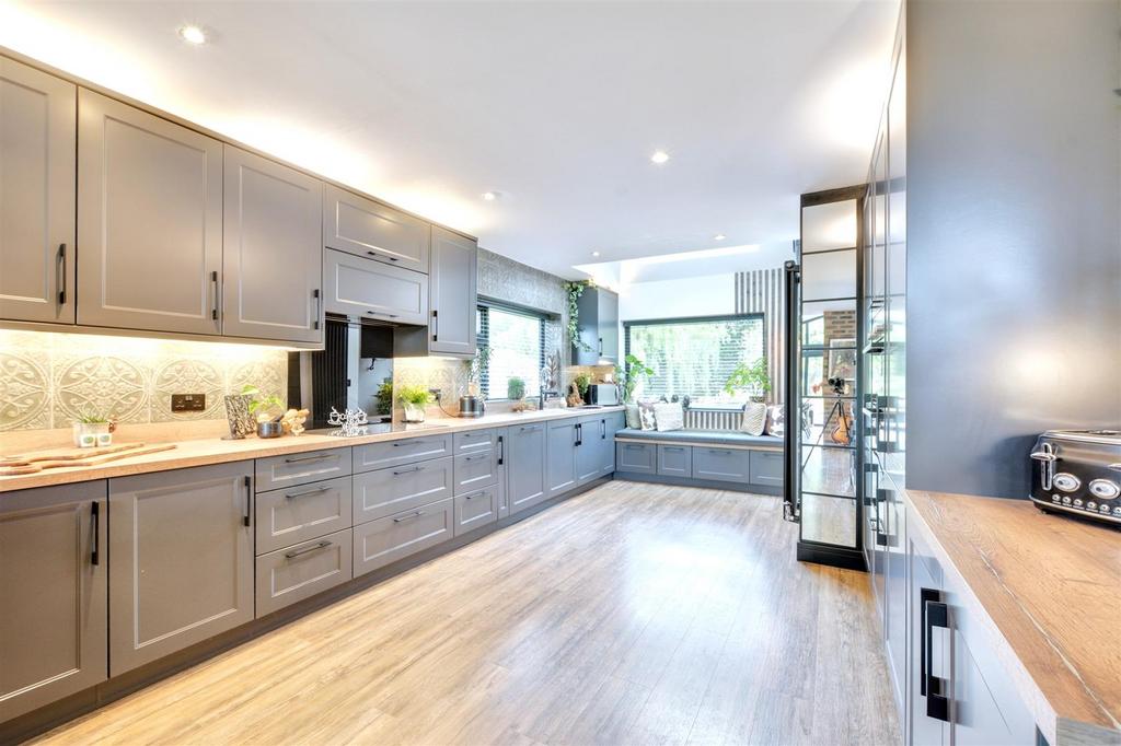 Living family dining kitchen
