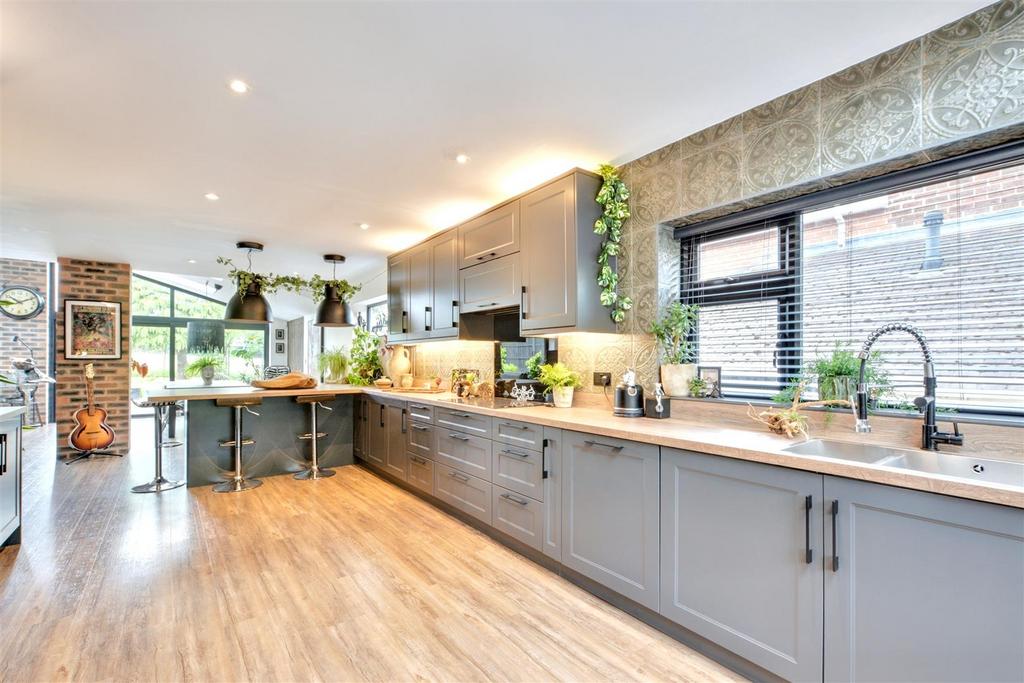 Living family dining kitchen