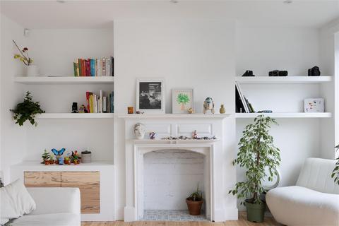 18 Woodvale Avenue, London, SE25 4AE
