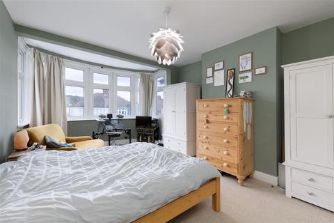 18 Woodvale Avenue, London, SE25 4AE