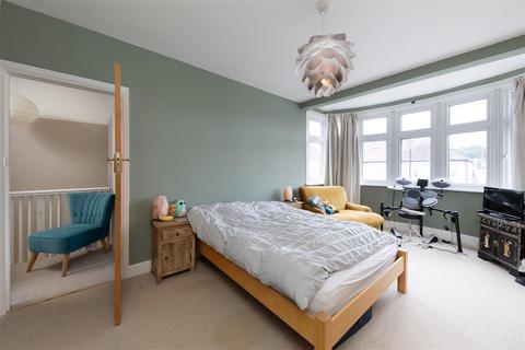 18 Woodvale Avenue, London, SE25 4AE