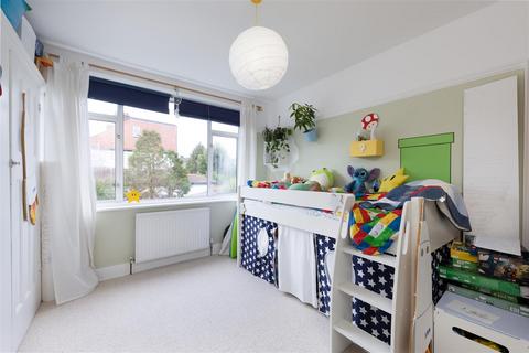 18 Woodvale Avenue, London, SE25 4AE