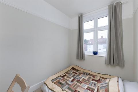 18 Woodvale Avenue, London, SE25 4AE