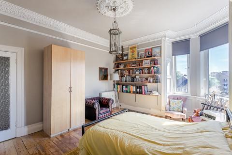 295/9 Easter Road, Edinburgh, EH6 8LH