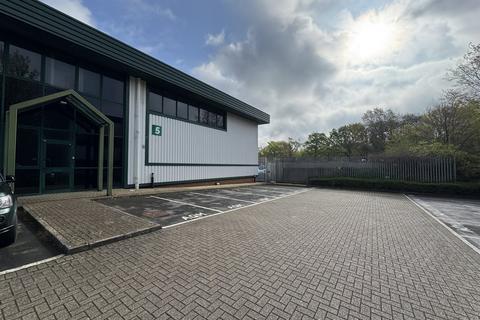 Industrial unit to rent, Unit 5 Flanders Industrial Park, Hedge End, Southampton, SO30 2FZ