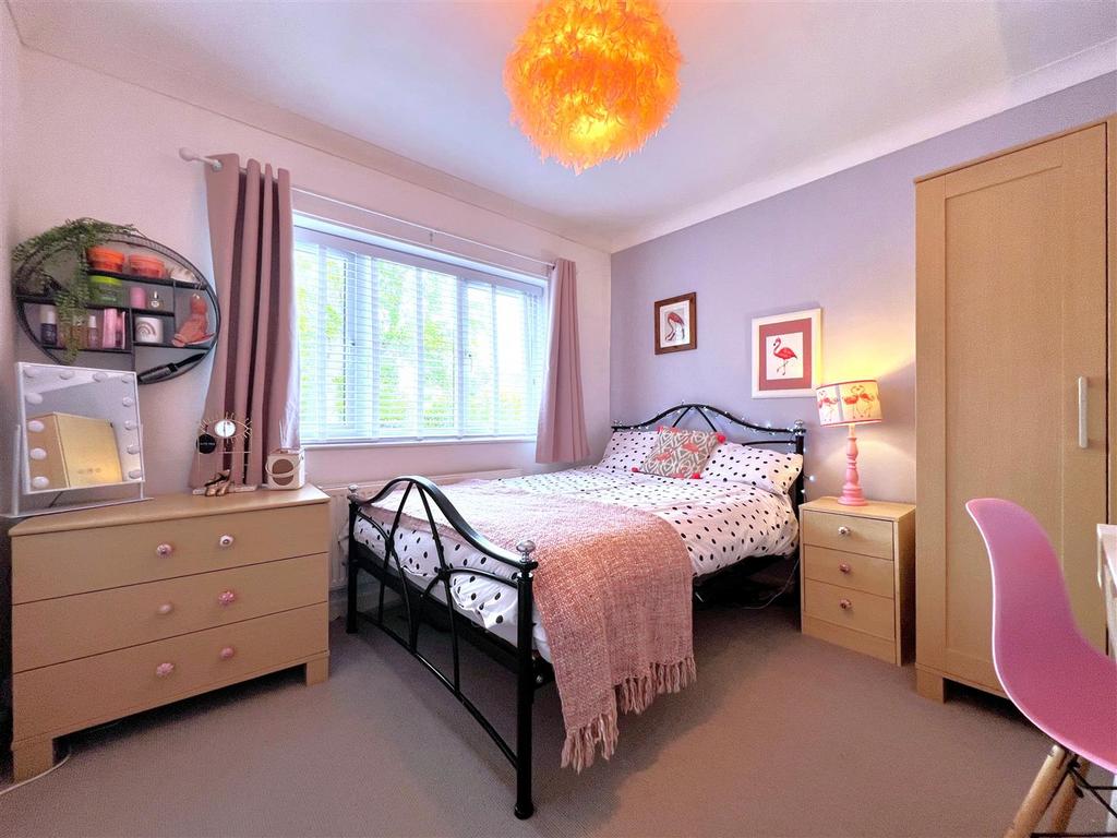 Bed 2.jpg