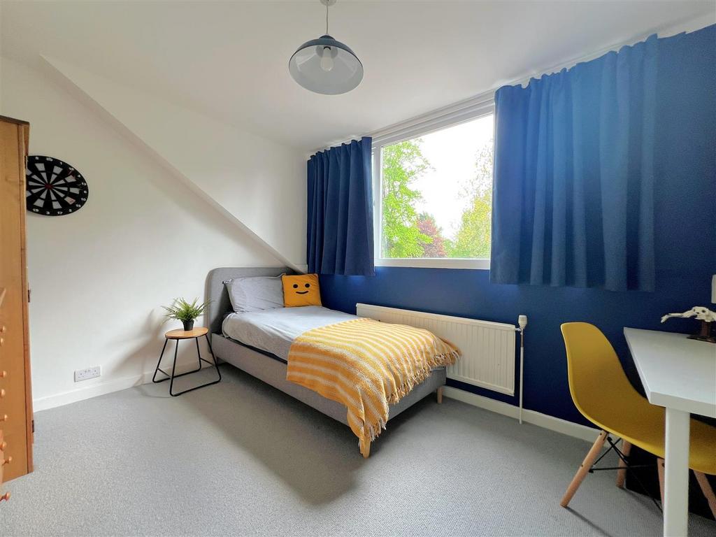 Bed 4.jpg