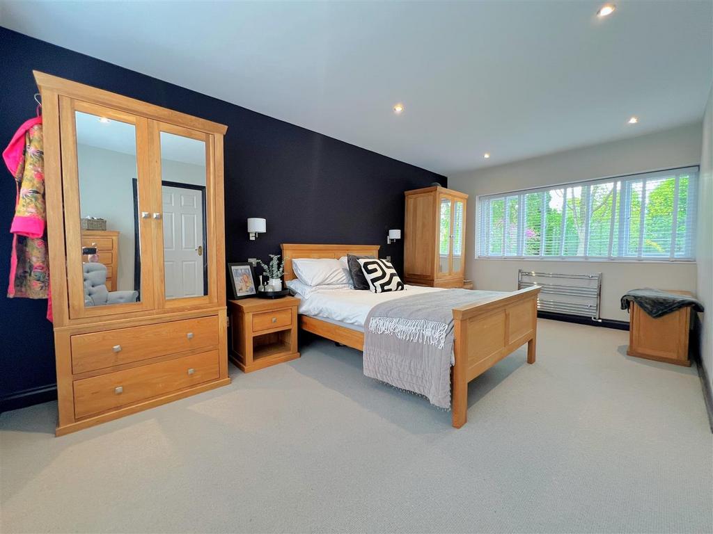 Bed 1.jpg