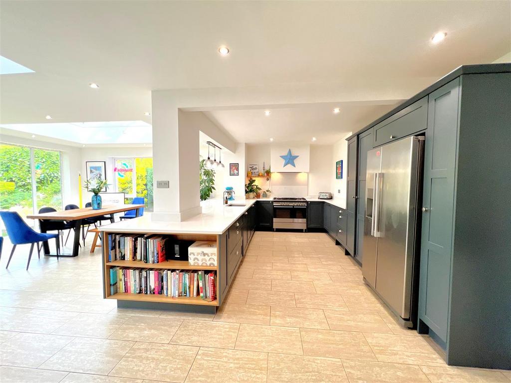 Kitchen 2.jpg