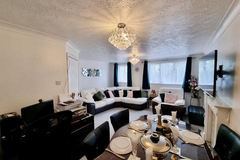 92 Kelvin Gardens, Croydon, CR0 4UR