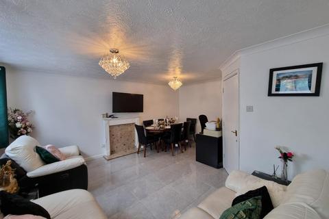 92 Kelvin Gardens, Croydon, CR0 4UR