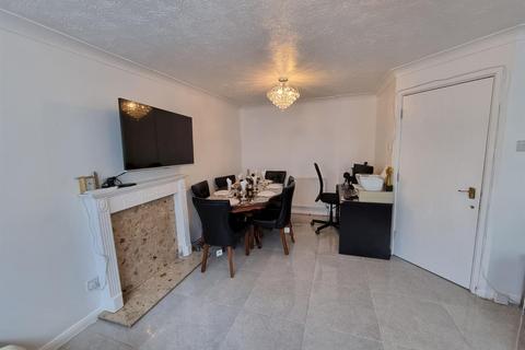 92 Kelvin Gardens, Croydon, CR0 4UR