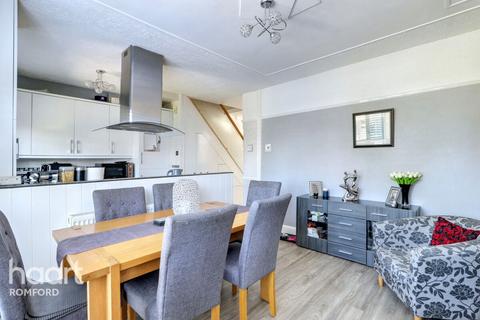 70 Laurel Crescent, Romford, RM7 0RT