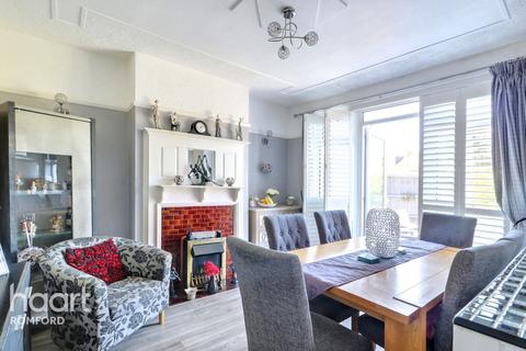70 Laurel Crescent, Romford, RM7 0RT